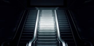 Czy na stacji diagnostycznej można wymienić żarówkę?