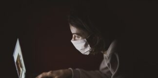 Jaka odległość firanki od ściany?