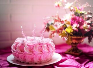 Czy daje się świeczki na tort komunijny? Czy daje się świeczki na tort komunijny?