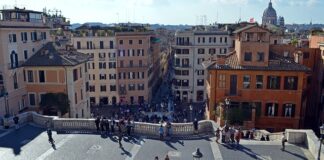 Jak odpalić fontannę na torcie?