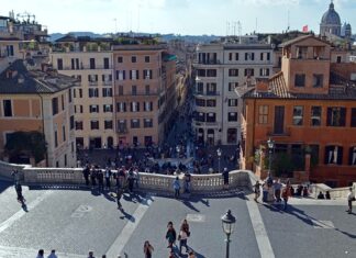 Jak odpalić fontannę na torcie?