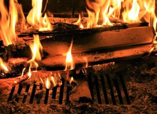 Jak odpalić Flarę w The Forest?