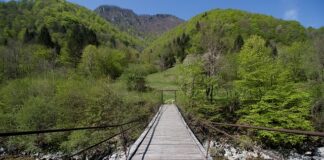 Ile kosztuje skrócenie spodni u krawcowej?