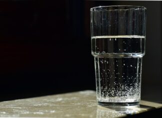 Czy można sypać wapno do oczka wodnego? Czy można sypać wapno do oczka wodnego?