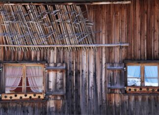 Jaka firanka do małego okna?