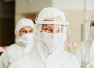 Czy maseczka chroni przed dymem papierosowym?