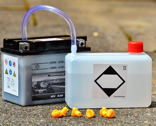 Jak wymienić akumulator w Seat Altea?