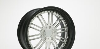 Ile waży opona z felga 17?